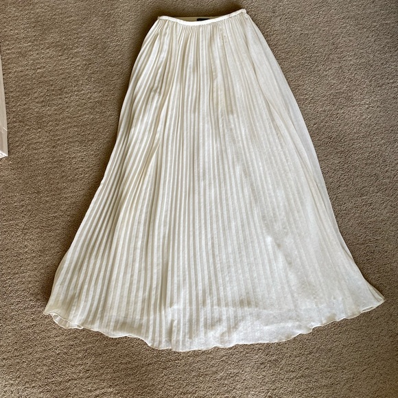 Theory Ivy Pleated Maxi Skirt Size 0 - Picture 5 of 12